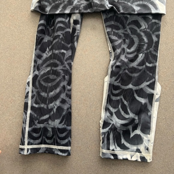 Lululemon wonder under pants size 10 fits like normal size 4 or 6 like new - Picture 6 of 7